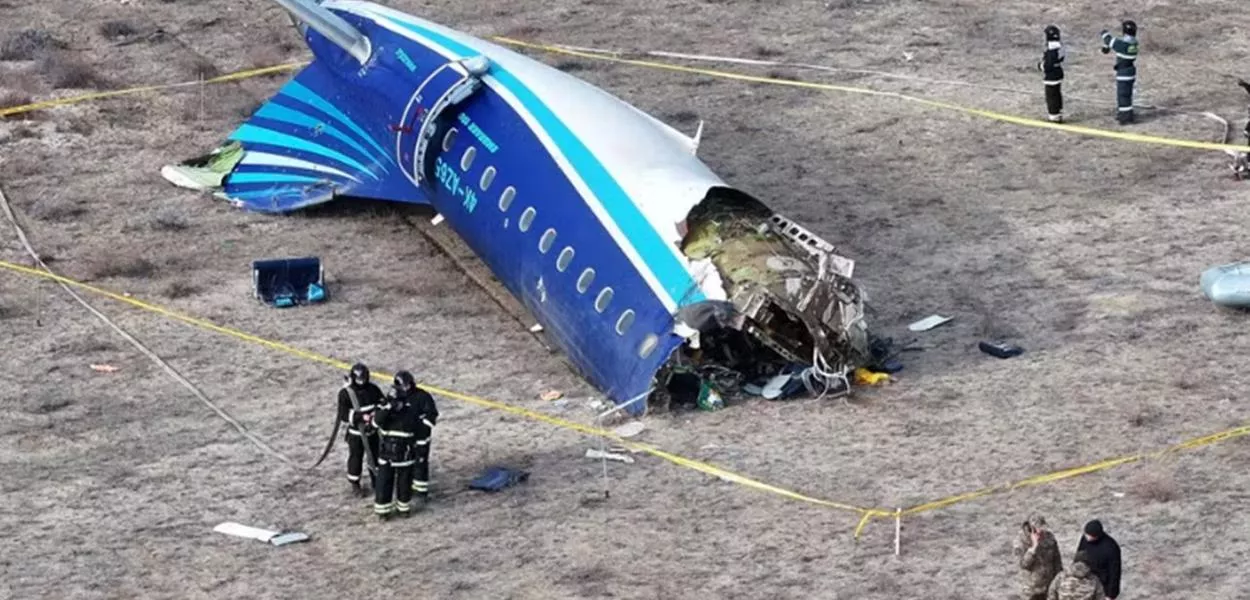 Avião fabricado pela Embraer cai no Cazaquistão no dia 25 de dezembro de 2024