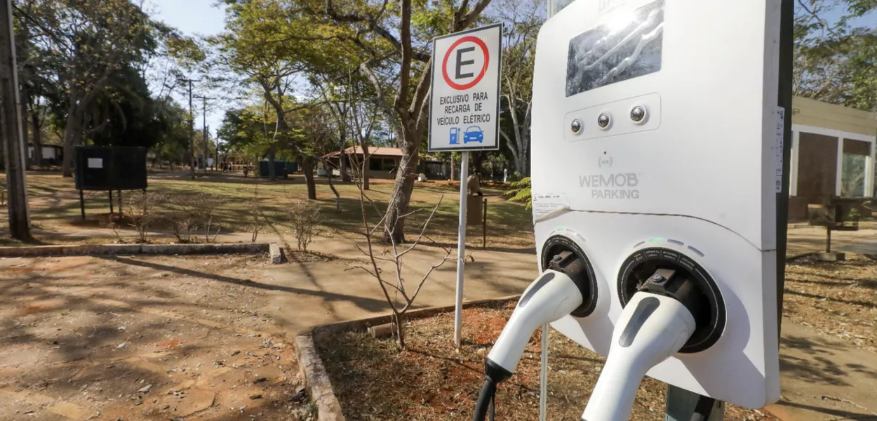 Ponto de recarga de carros elétricos no DF