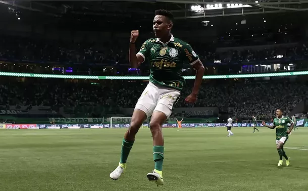 Estevão, com a camisa do Palmeiras