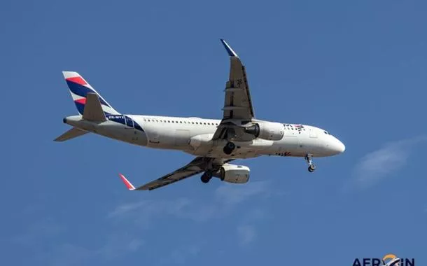 Avião da Latam faz voo em círculos e pouso de emergência em Brasília