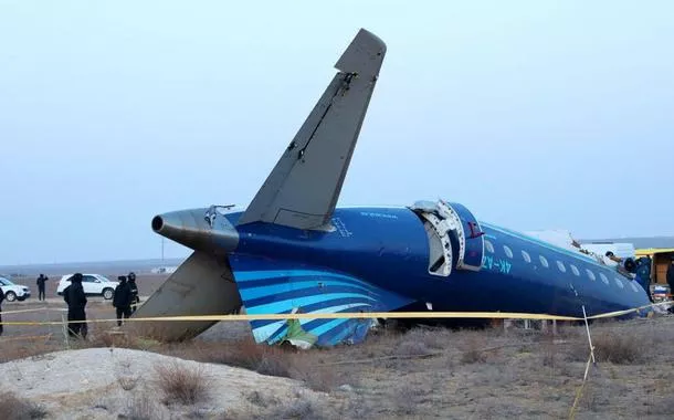 Avião da Azerbaijan Airlines que caiu perto de Aktau