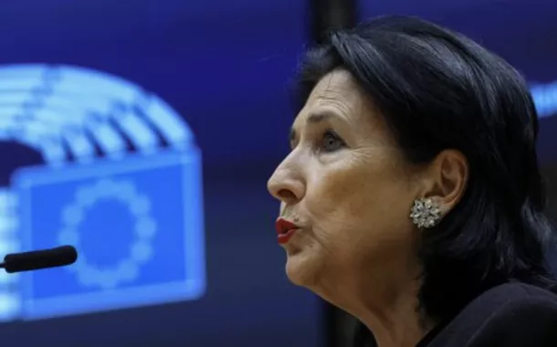 Presidente pró-UE da Geórgia desafia posse de sucessor e se recusa a desocupar palácio