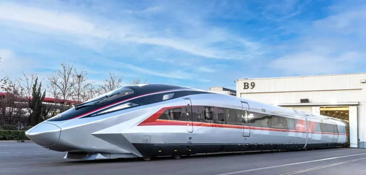 China registra recorde diário de viagens ferroviárias em 2025