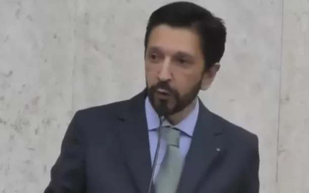 Uber se junta à 99, ignora Nunes e lança mototáxi em São Paulo; prefeito fala em "carnificina" anunciada