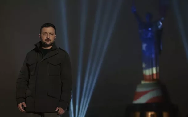 'Ele suplicou': Zelensky pediu 3 vezes em vão convite para posse, diz filho de Trump