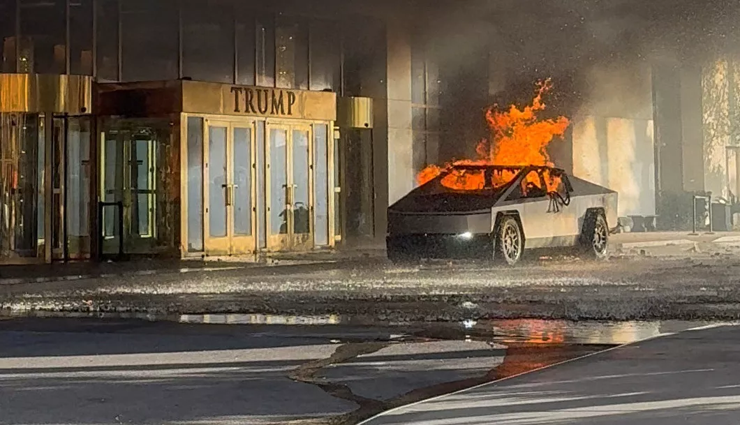 Cybertruck da Tesla em chamas em frente a Hotel Trump em Las Vegas
01/01/2025
Alcides Antunes/via REUTERS