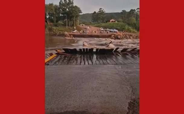 Ponte erguida após enchentes de 2024 no RS é levada pela correnteza