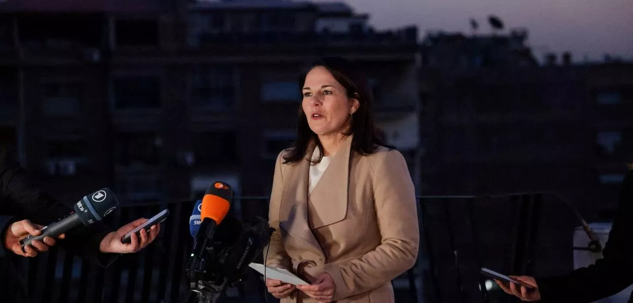 Ministra das Relações Exteriores da Alemanha, Annalena Baerbock, em entrevista coletiva em Damasco, Síria - 03/01/2025