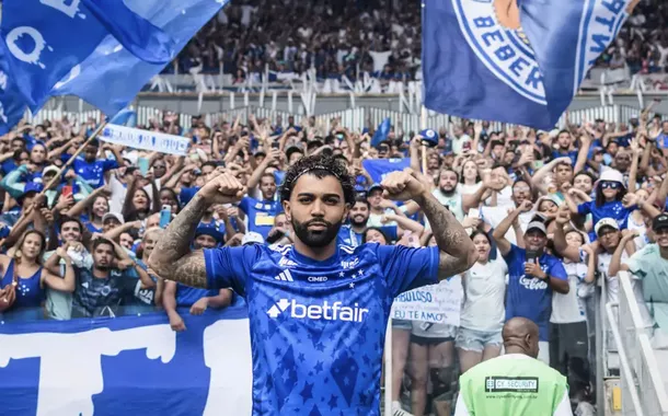 Gabigol é apresentado pelo Cruzeiro em um Mineirão lotado