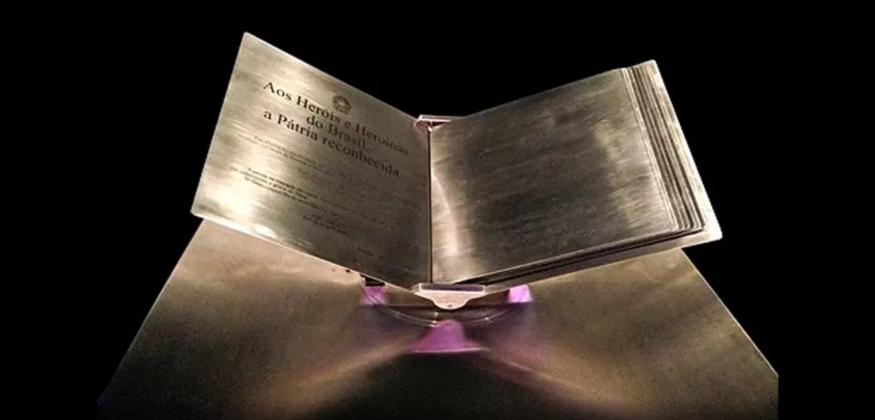 Livro dos Heróis e Heroínas da Pátria