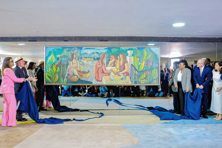 Presidente Lula e vice-presidente Geraldo Alckmin em evento que marca a reintegração do quadro de Di Cavalcanti ao acervo da Presidência da República