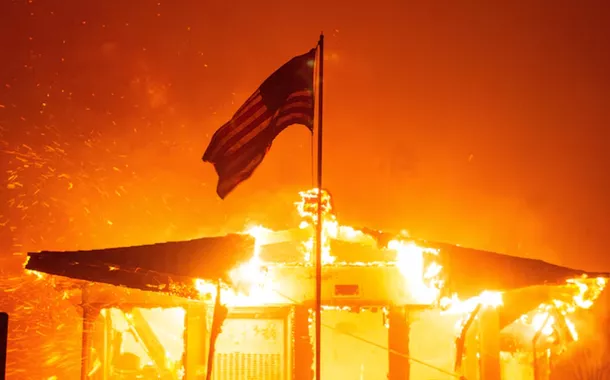 Celebridades perdem casas e fogem enquanto incêndios em Los Angeles se espalham