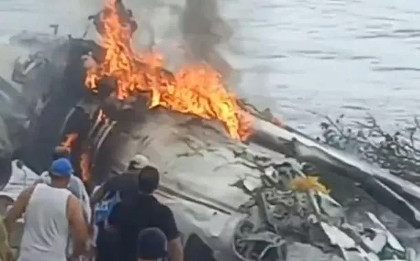 Vídeo mostra a população em desespero após queda de avião na praia de Ubatuba