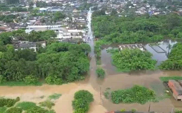 Temporal em Peruíbe deixa município alagado e centenas de desabrigados