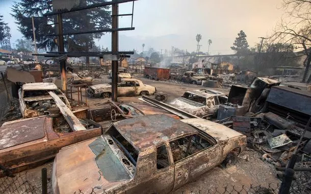 Incêndio em Hollywood é controlado, mas chamas seguem queimando Los Angeles