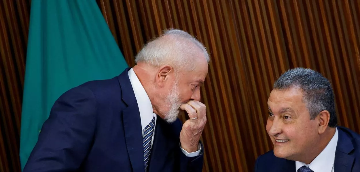 Lula e Rui Costa conversam durante reunião ministeial no Palácio do Planalto
20/12/2023
