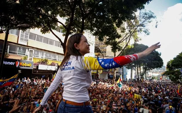 Maria Corina Machado aparece em vídeo; mídia e governo negam rumores de prisão