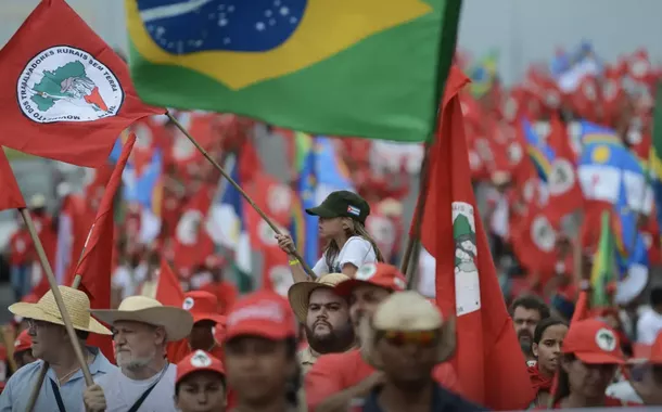 MST intensifica ocupações em 10 estados e denuncia concentração de terras: "ocupar para o Brasil alimentar"