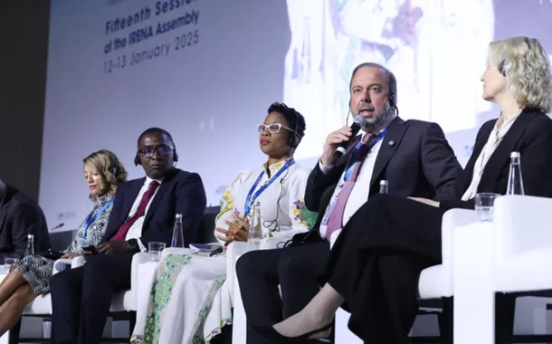 Brasil se destaca na transição energética global durante evento da IRENA