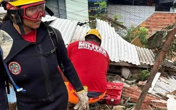 Destroços em Ipatinga após deslizamentos