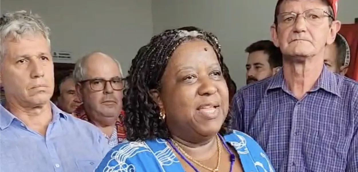 A ministra Macaé Evaristo visitou o acampamento do MST