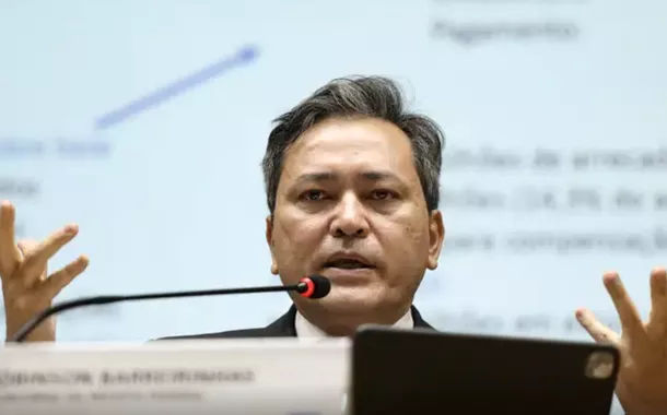 Receita Federal pode reter mais navios na Operação Cadeia de Carbono, diz Barreirinhas