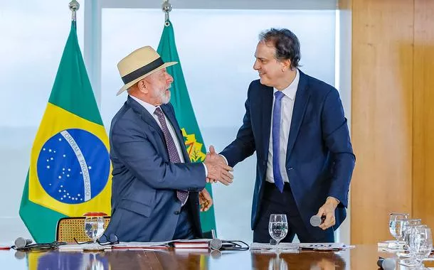 Lula, presidente da República (à esq.), e Camilo Santana, ministro da Educação
