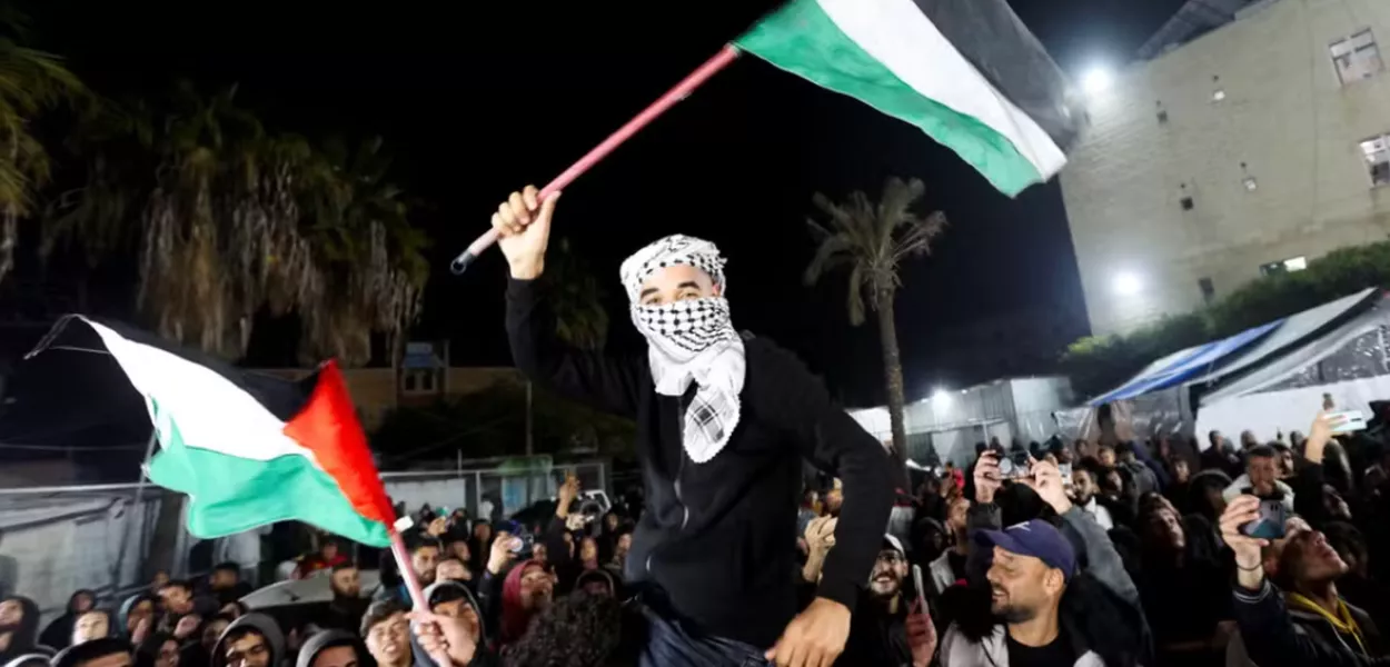 Palestinos recebem anúncio do cessar-fogo com sentimento de vitória