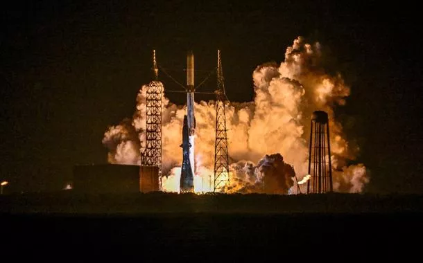 Blue Origin alcança órbita no primeiro lançamento do New Glenn, mas falha em pouso do propulsor