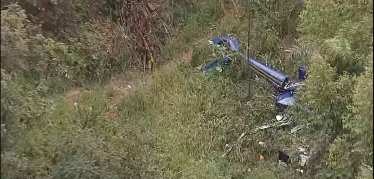 Corpo é encontrado entre os destroços de helicóptero que caiu em Caieiras