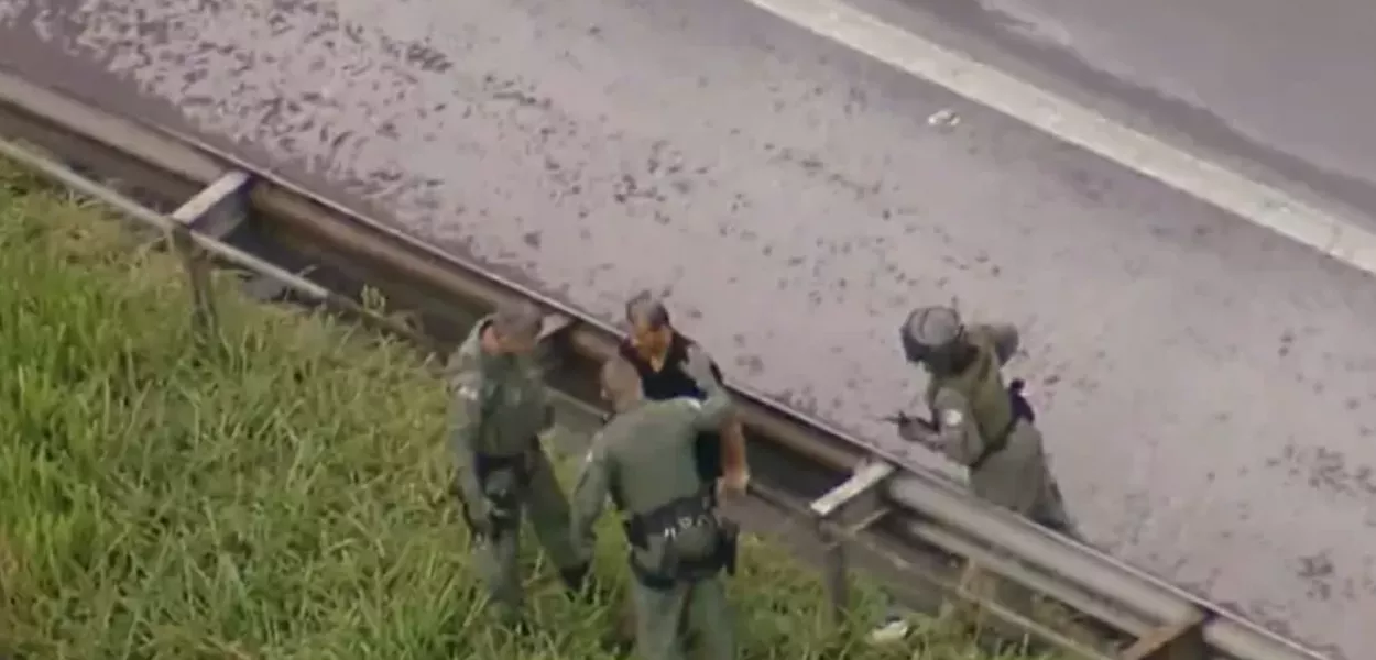 Piloto e menina passaram noite em mata após queda do helicóptero em SP