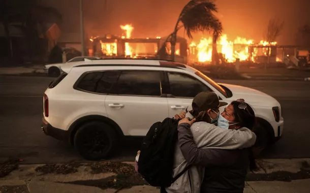 Incêndios na Califórnia: moradores de Los Angeles se ajudam sem apoio do governo