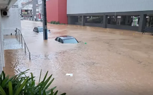 Chuva diminui em Santa Catarina, mas chegada de frente fria preocupa