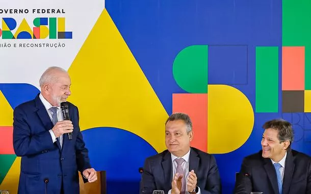 Lula dá bronca na Receita e proíbe ministros de 'fazer portaria que crie confusão para o governo'