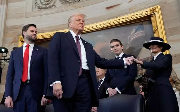 "O declínio dos Estados Unidos chegou ao fim", diz Trump na posse