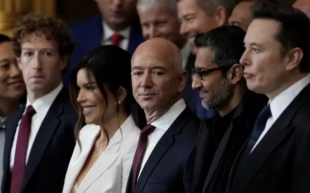 Zuckerberg, Bezos e CEOs do TikTok e Google marcam presença na posse de Trump