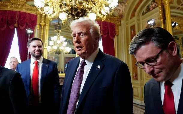 Zelensky está pronto para assinar acordo de paz com a Rússia, diz Trump