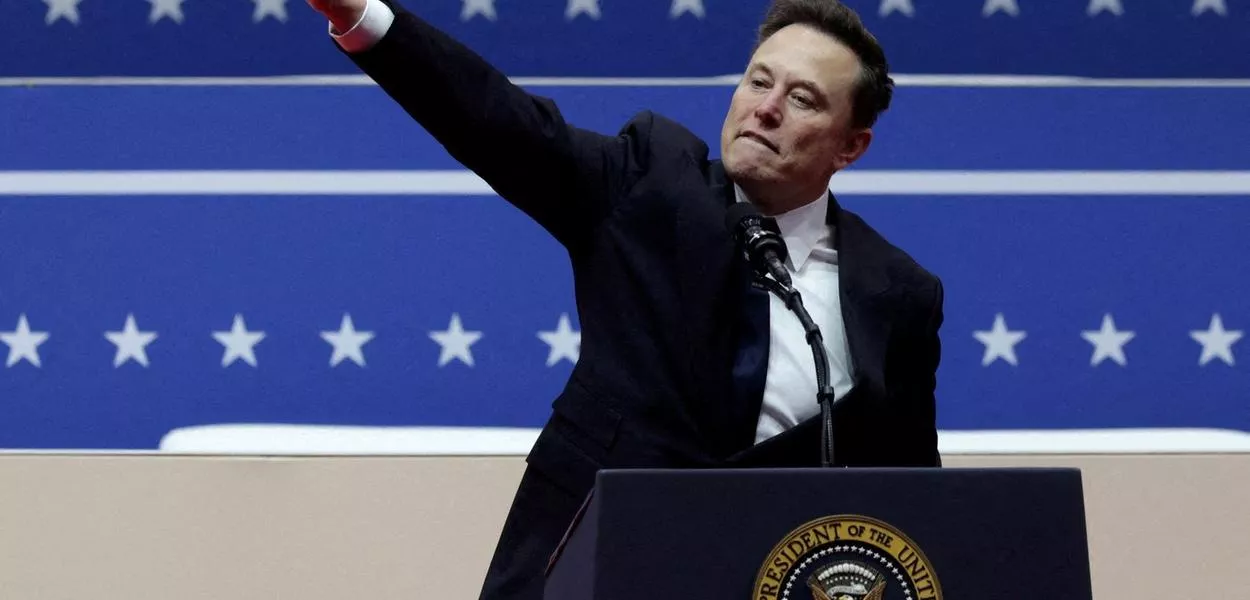 Elon Musk faz gesto nazista durante festividade da posse de Donald Trump na presidência dos EUA - 20/01/2025