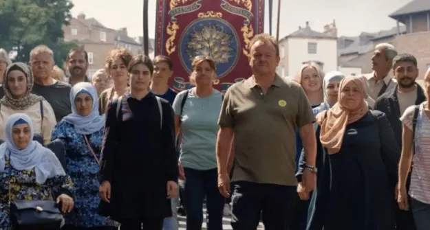 “O Último Pub” (The Old Oak, 2023), dirigido por Ken Loach