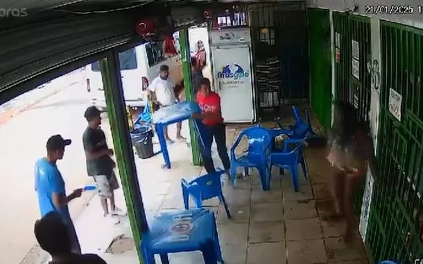 Homem atacou sua companheira com uma mesa