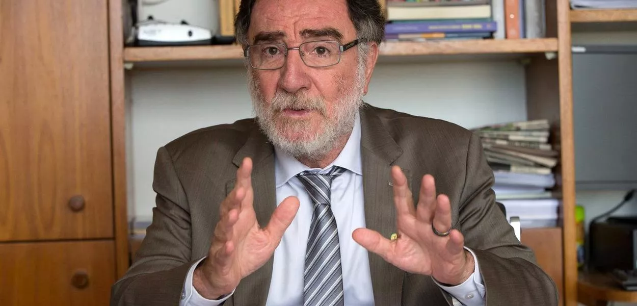 "Nós estamos aquém das nossas responsabilidades históricas", diz Patrus Ananias