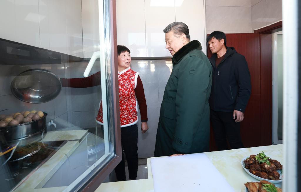 Xi visita moradores afetados pelas enchentes no nordeste da China