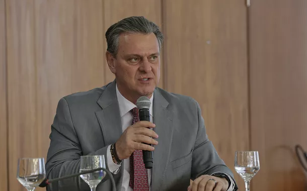 Brasil vai se ‘apresentar' à China para substituir EUA no comércio de carne bovina, diz Fávaro