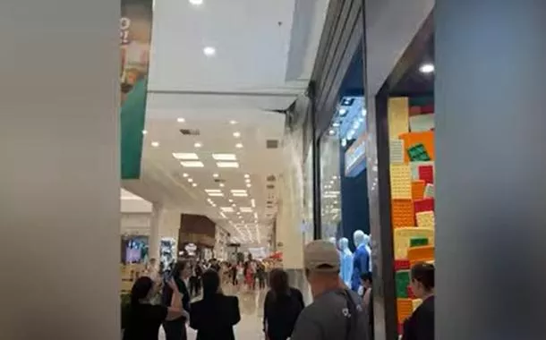 Caos em SP: parte do teto do shopping Center Norte desaba com tempestade (vídeo)