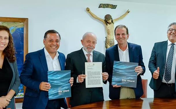 Lula (centro) com lideranças