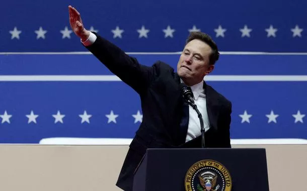 Após gesto nazista, empresa do Rio compra 500 biografias de Elon Musk e distribui a funcionários