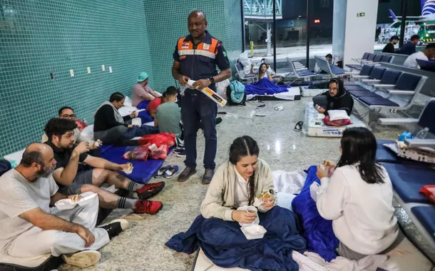 Representante dos EUA no Brasil pede desculpas ao Itamaraty por maus-tratos a deportados