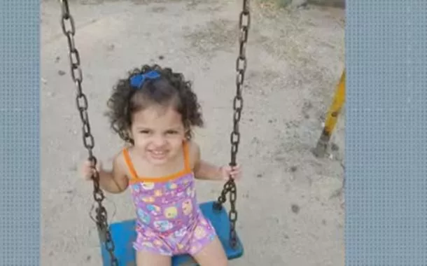 Menina de 2 anos baleada na cabeça passa por cirurgia e segue internada em estado grave