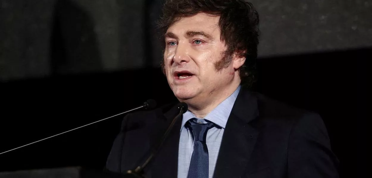 Presidente da Argentina, Javier Milei, discursa em evento, em Montevidéu, no Uruguai - 06/12/2024