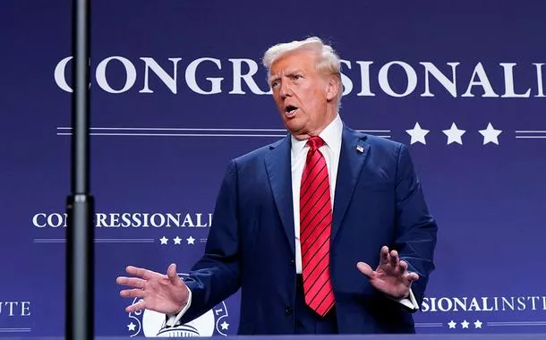 Trump vê indústria norte-americana sob pressão com avanços da DeepSeek